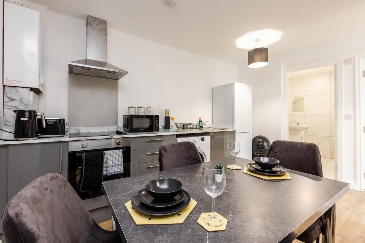 York Villas Free Parking Included Ливърпул Екстериор снимка